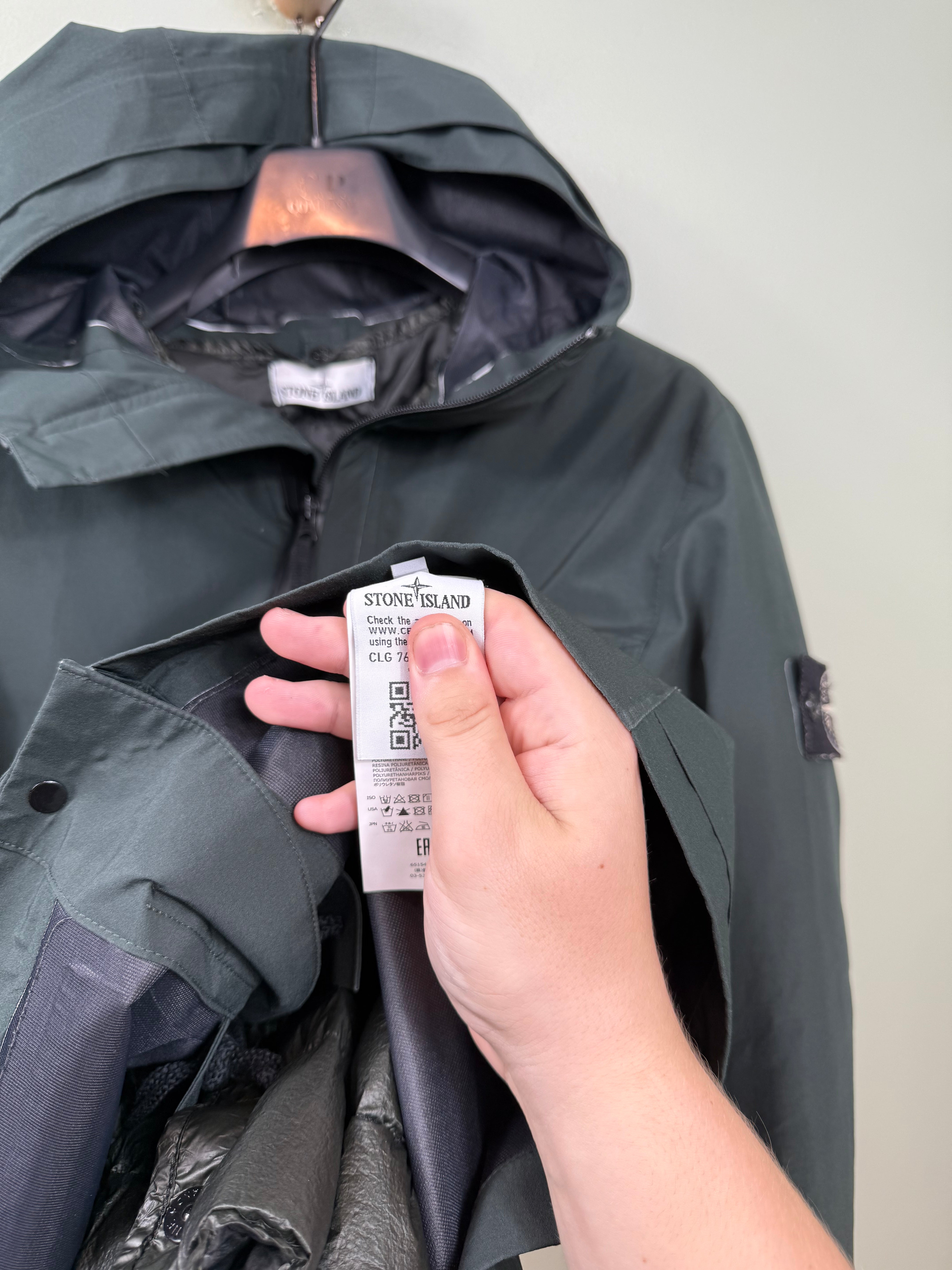 ジャケット・アウター stone  70229 TANK SHIELD Stone Island Tank Shield Waterproof Shell Jacket With